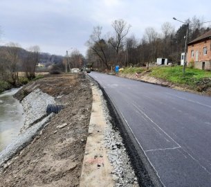 Zabezpieczenie osuwiska w ciągu drogi powiatowej nr 2021R Barycz – Nozdrzec w km 9+205,25 – 9+421,35 wraz z odbudową nawierzchni drogi w km 9+191,80 – 9+439,60 w m. Hłudno