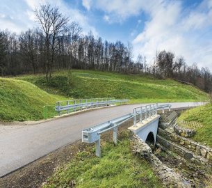 Stabilizacja i zabezpieczenie osuwiska wraz z odbudową drogi gminnej nr 115170R w m. Łączki Jagielońskie w km 1+150-1+250