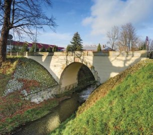 Przebudowa zabytkowego mostu nad potokiem Iwonickim w ciągu drogi powiatowej nr 1976R Krosno-Rogi-Iwonicz w km 12+424 w m. Iwonicz wraz z pracami konserwatorskimi i budową kładki dla pieszych 